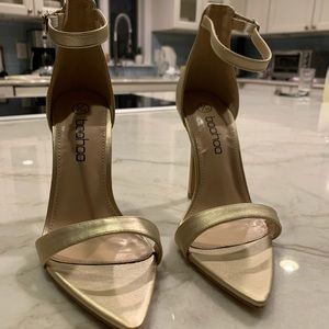 NEVER WORN! Cute Gold High Heels